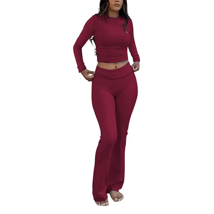 Crew neck T-shirt, low-rise flared pants, tracksuit