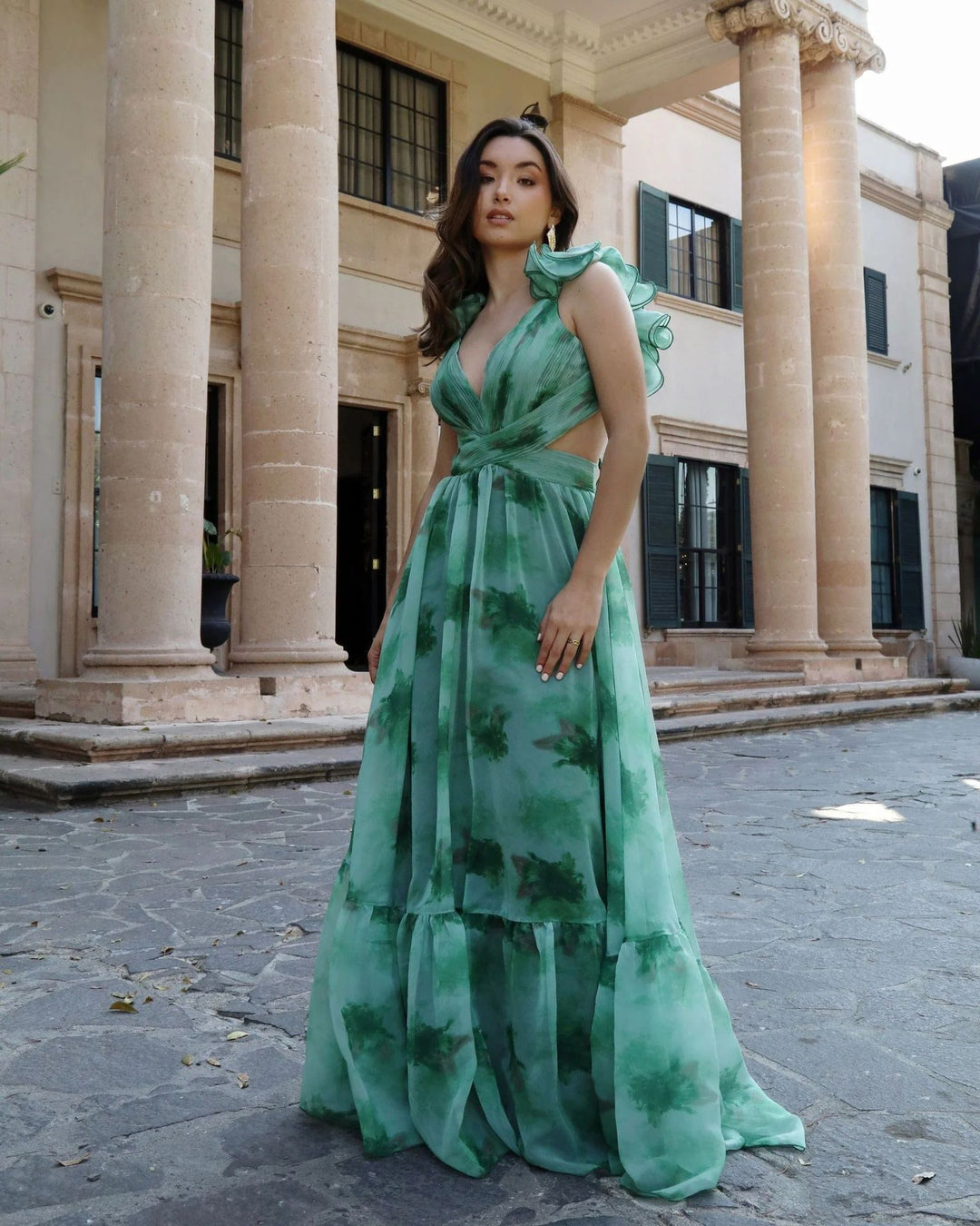 Waist-revealing lace-trimmed fitted long dress