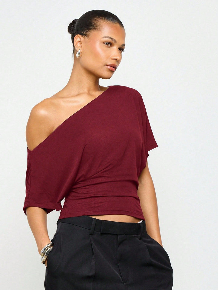 One-shoulder batwing sleeve fitted waist short-sleeved top