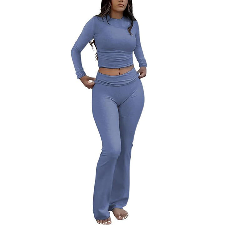 Crew neck T-shirt, low-rise flared pants, tracksuit
