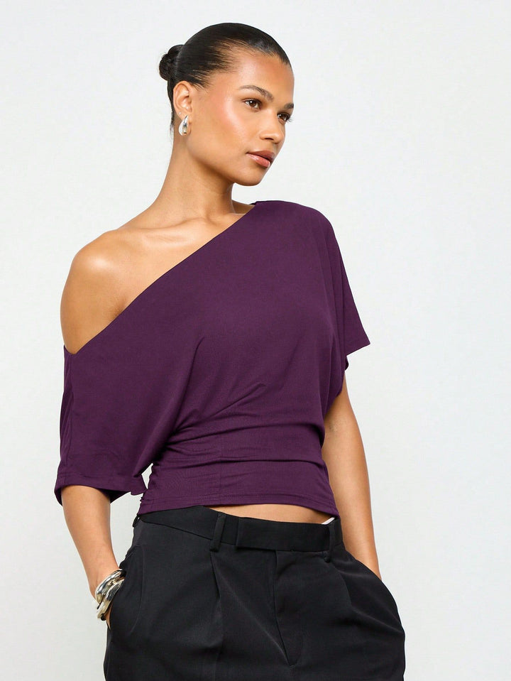One-shoulder batwing sleeve fitted waist short-sleeved top
