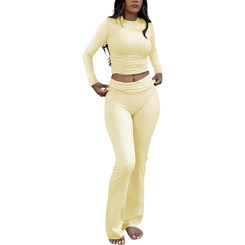 Crew neck T-shirt, low-rise flared pants, tracksuit