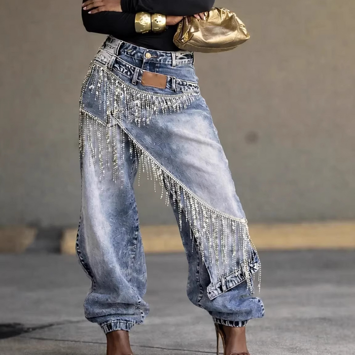 Stylish and casual design with fringed jeans