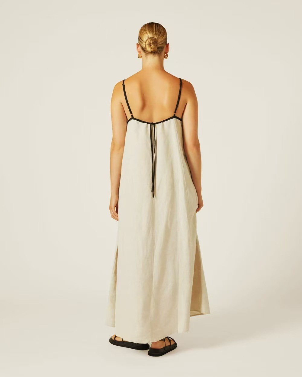 Stylish color-blocked halter maxi dress