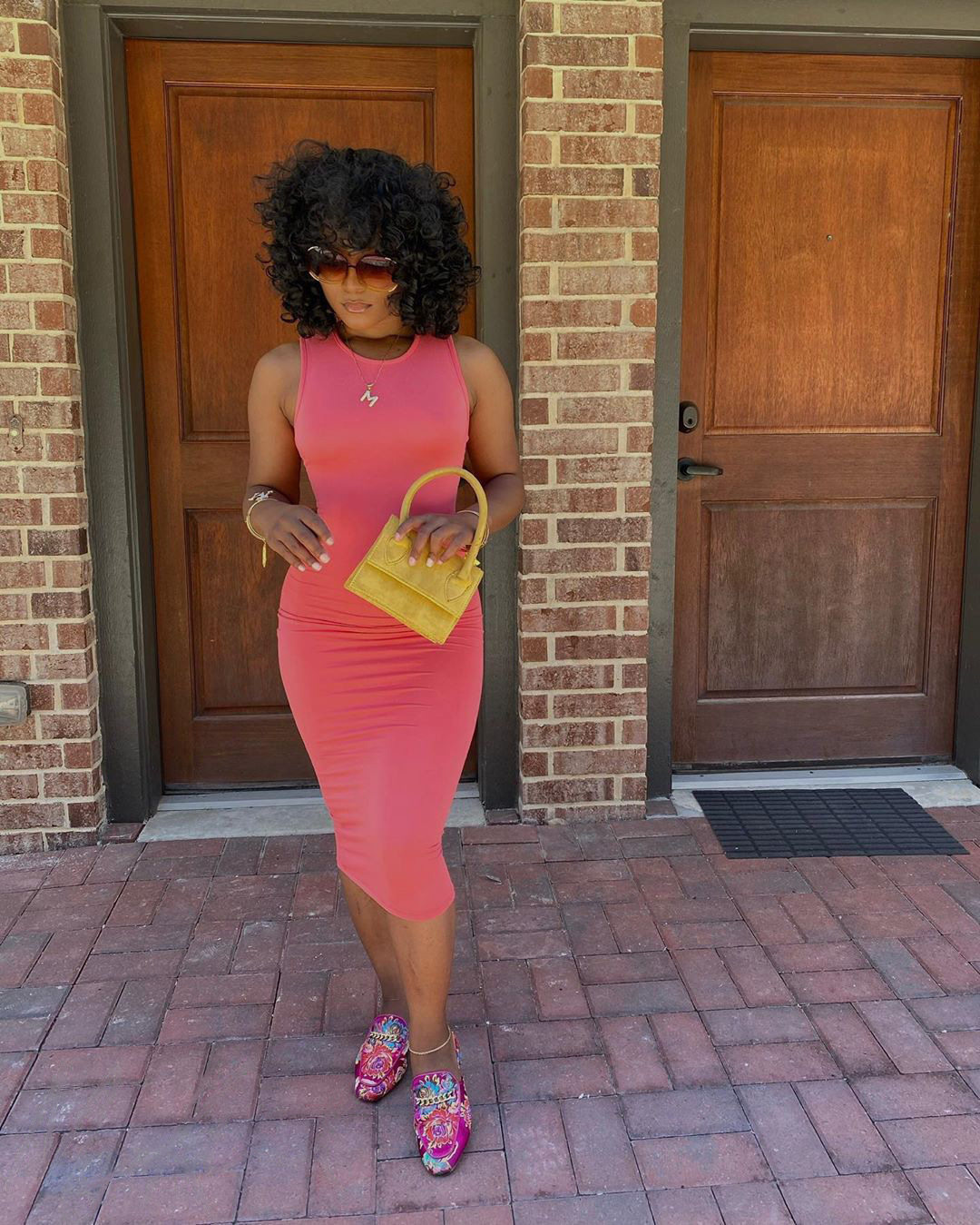 Round neck solid color bodycon dress