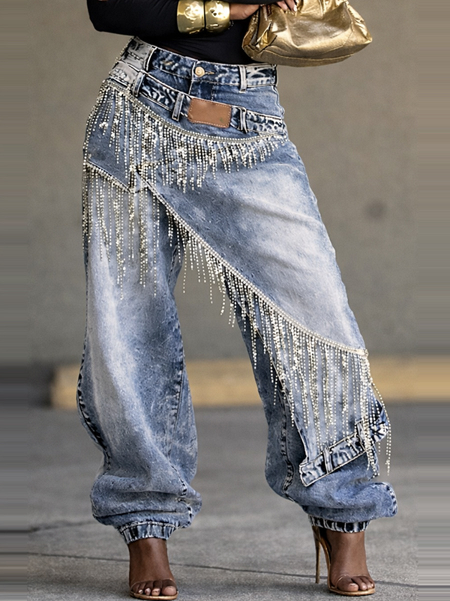 Stylish and casual design with fringed jeans