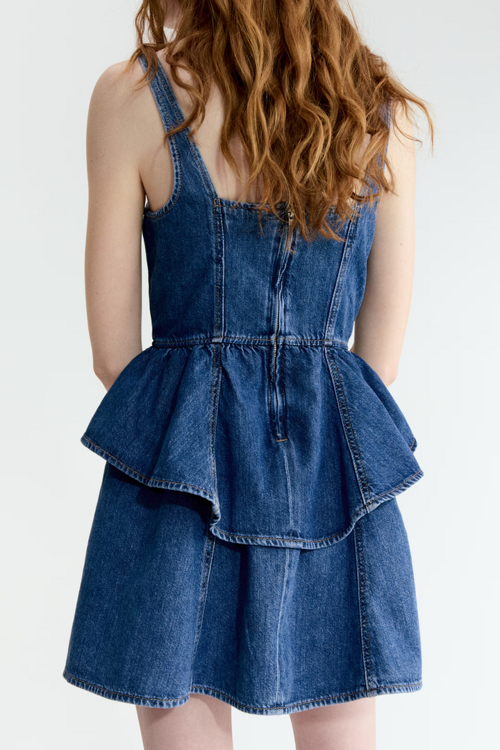Street style off-the-shoulder denim suspender dress